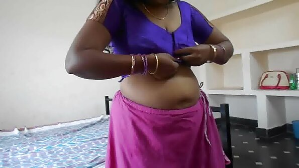 బ్లాక్ డ్యూడ్ అతన్ని ఫక్ చేయడానికి ఒక కొమ్ము మరియు సిద్ధంగా ఉన్న తెల్లటి అందగత్తెని కనుగొన్నాడు