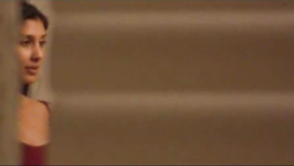ఒక కింకీ లేడీస్ గ్రూప్ కొంతమంది పురుషులతో ఉంది, డిక్‌ను నొక్కడం మరియు మరిన్ని