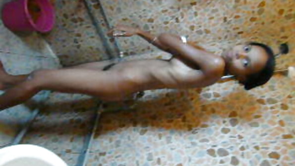 బ్లూ-ఐడ్ బ్లోండ్ హార్డ్‌కోర్ ఫకింగ్‌కు ముందు హాట్ బ్లో జాబ్ ఇస్తోంది