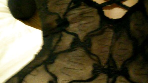 లిప్పి పుస్సీ ఉన్న హాట్ మినిక్స్ అనలి హార్డ్‌గా ఇబ్బంది పడుతోంది