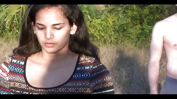 క్యామ్‌కి దగ్గరగా ఉన్న ఒక జంట బెడ్‌రూమ్‌లో అద్భుతమైన సమయం గడుపుతున్నారు